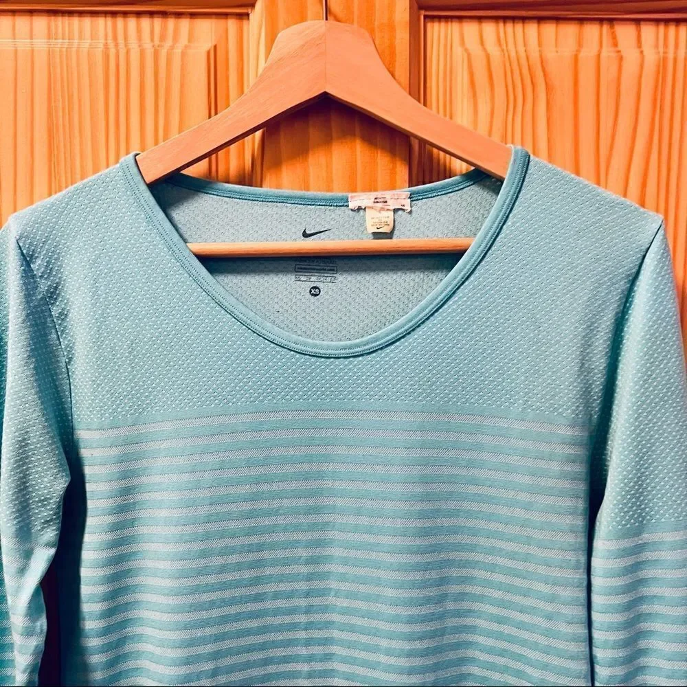 Nike Dri Fit light blue long sleeve moisture wicking long technical shirt top XS
